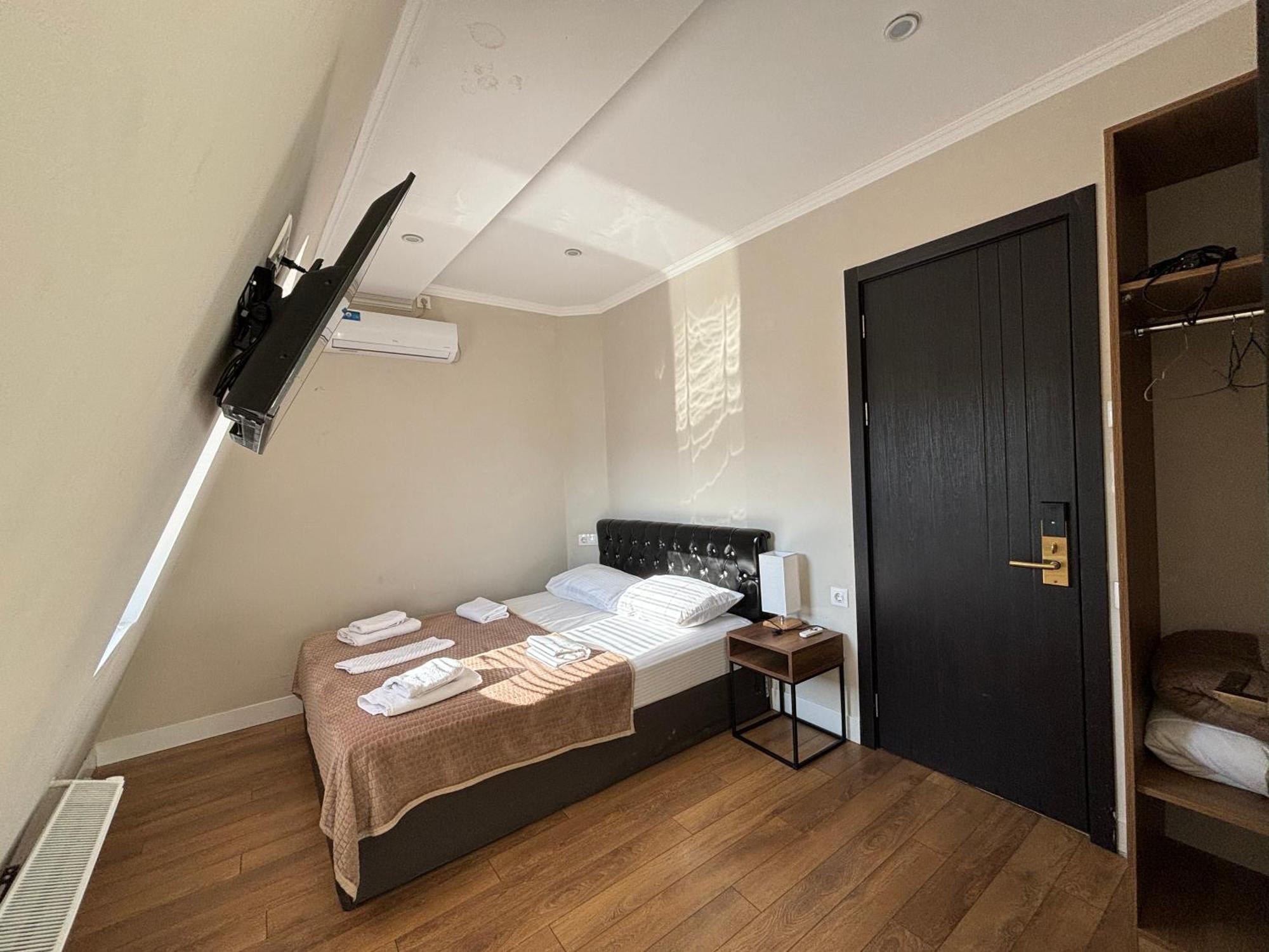 D And D Hotel 第比利斯 外观 照片