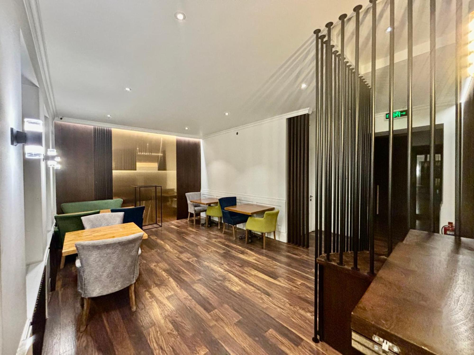 D And D Hotel 第比利斯 外观 照片